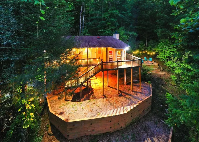 Cozy Cabin Retreat - Hot Tub, Fireplace & Fire Pit