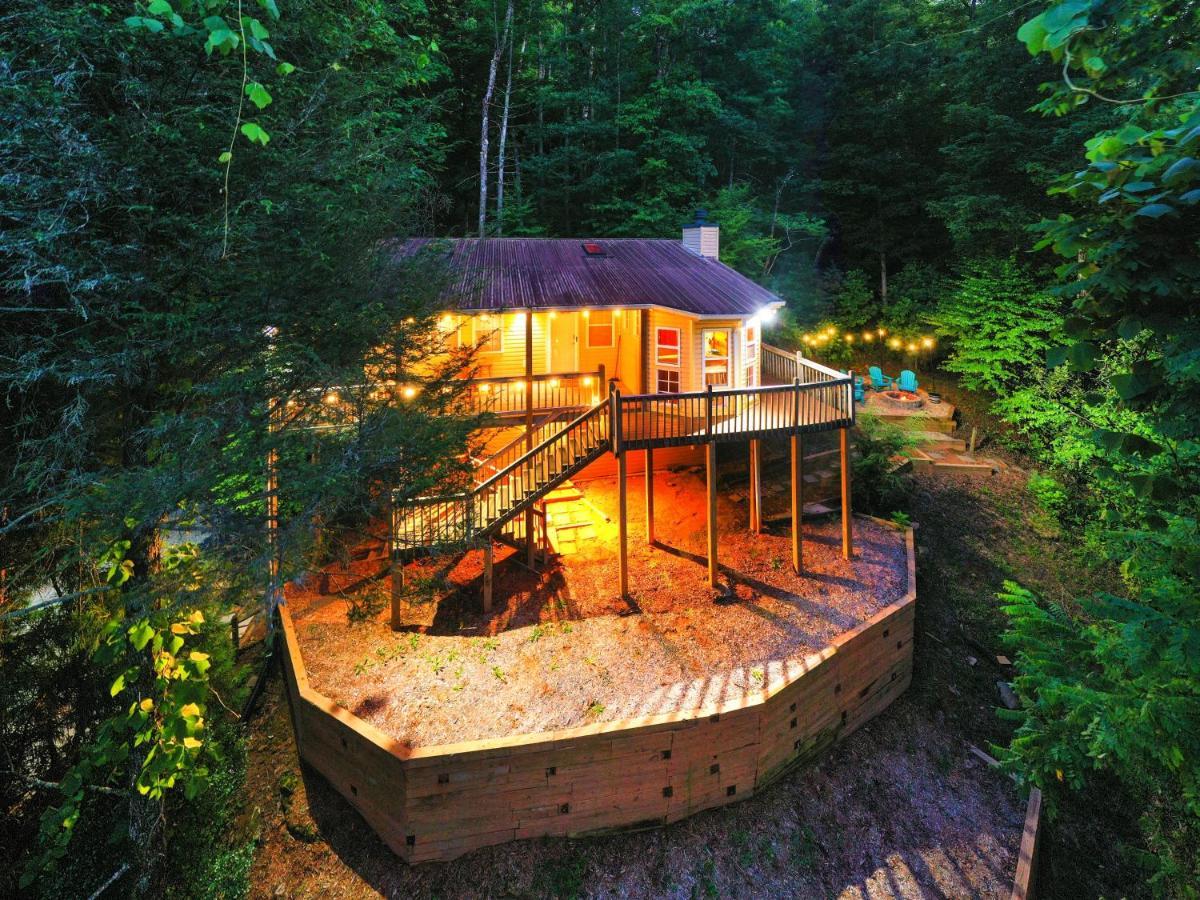 Cozy Retreat - Hot Tub, Fireplace & Fire Pit Hébergement de vacances