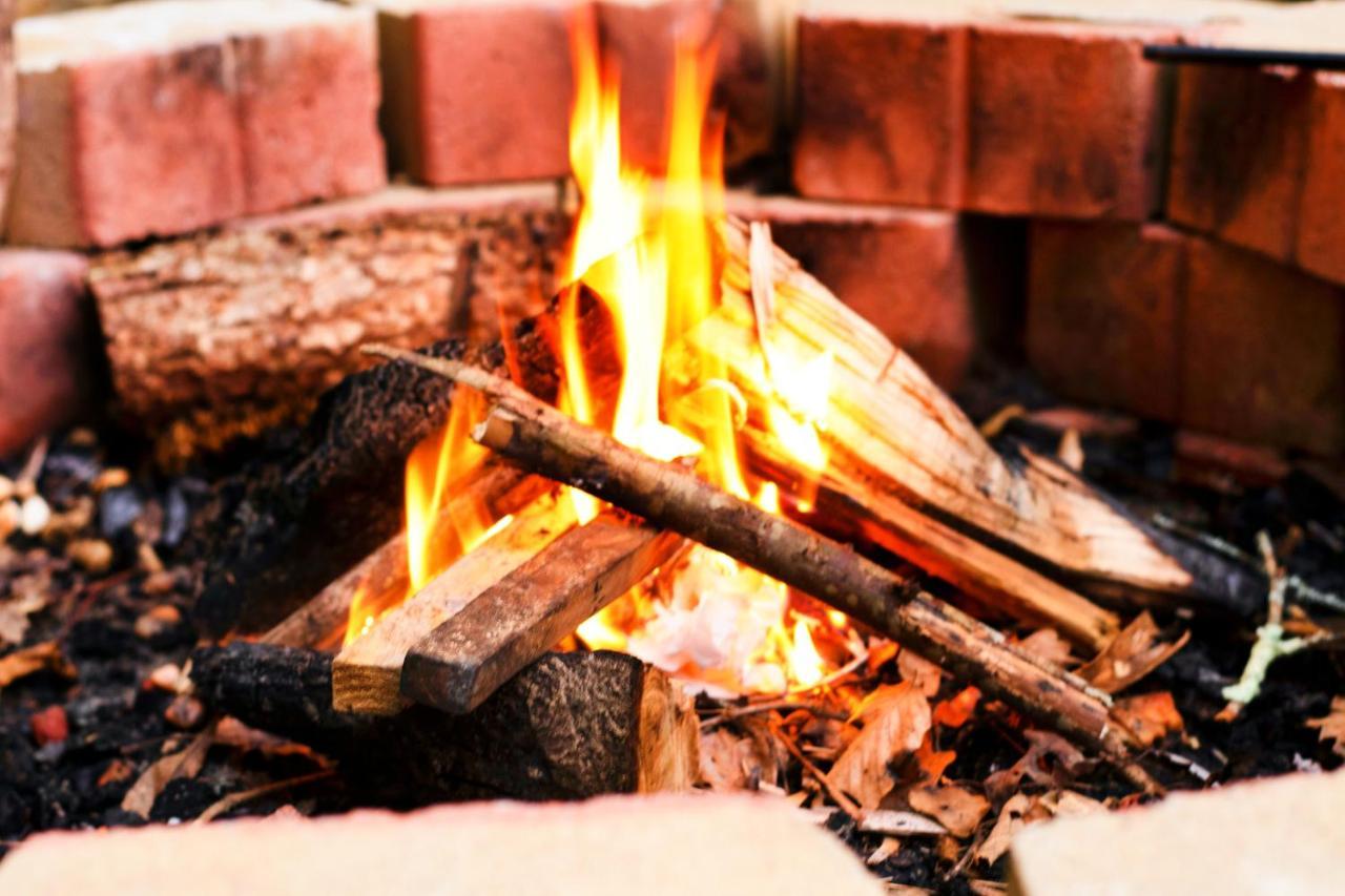 Cozy Retreat - Hot Tub, Fireplace & Fire Pit Hébergement de vacances