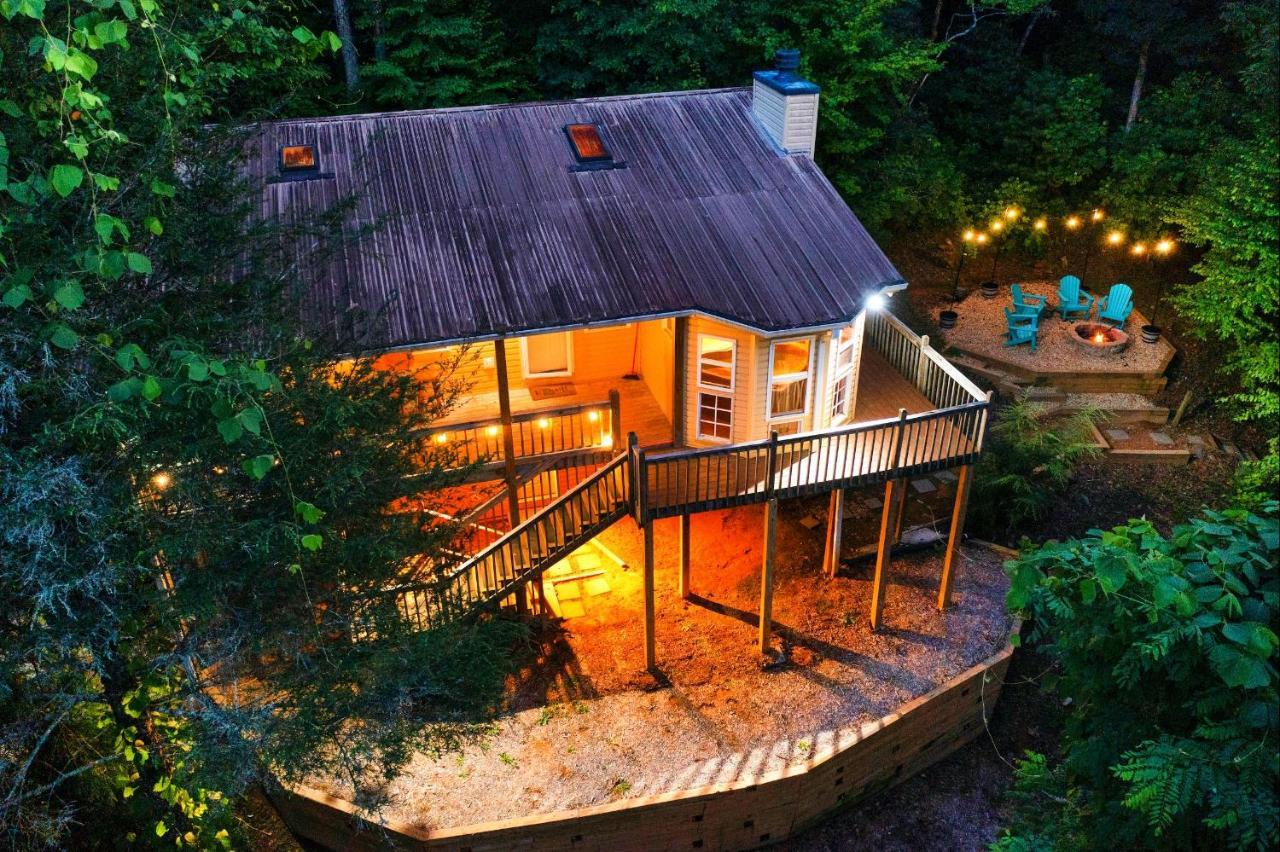 Cozy Retreat - Hot Tub, Fireplace & Fire Pit * Blue Ridge