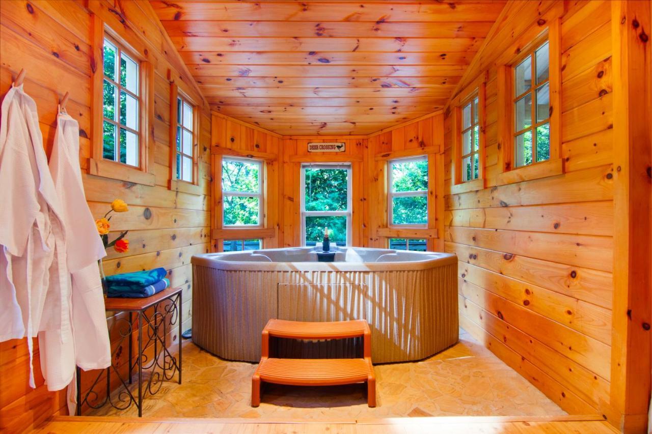 Hébergement de vacances Cozy Retreat - Hot Tub, Fireplace & Fire Pit *