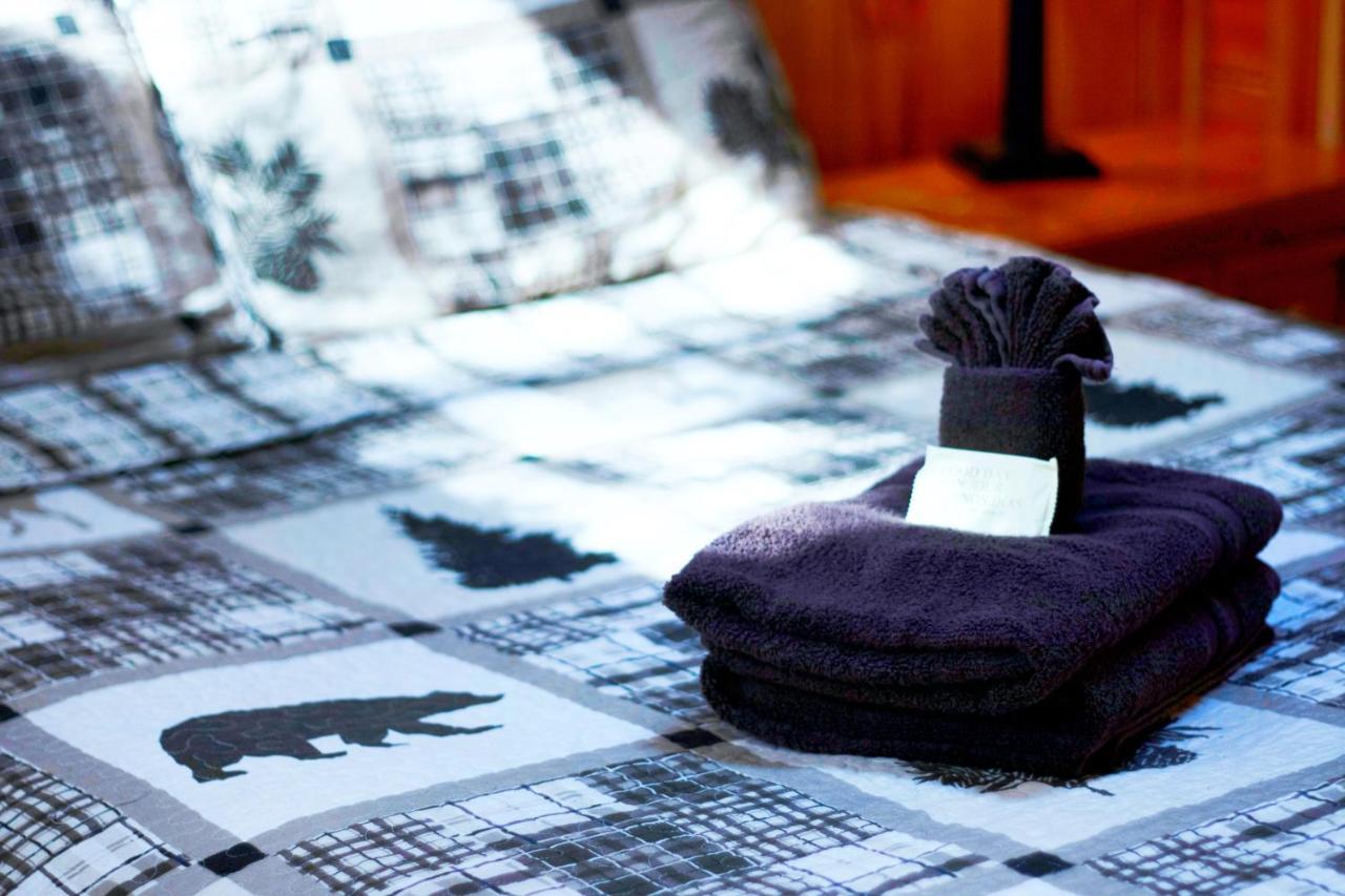 Сasa de vacaciones Cozy Retreat - Hot Tub, Fireplace & Fire Pit *